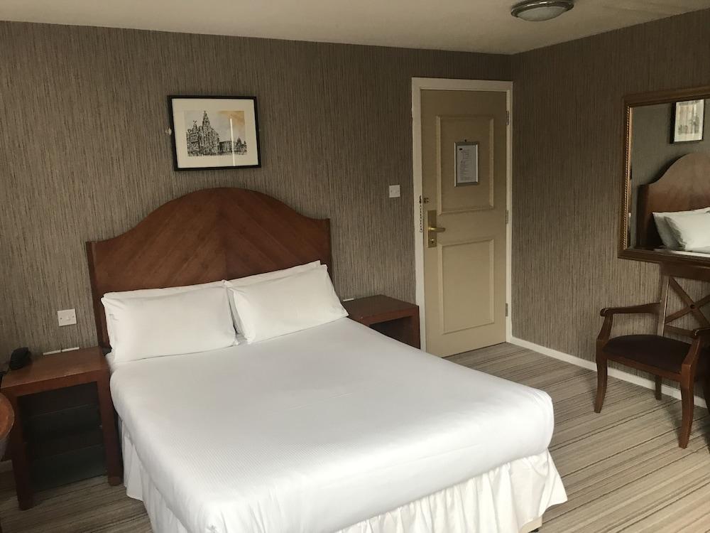 The Sir Thomas 3*